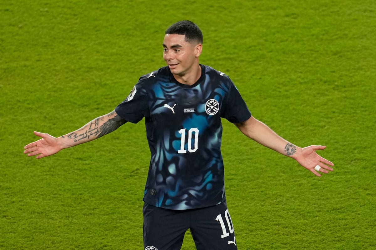 Video: la insólita expulsión de Miguel Almirón, figura de la Selección de Paraguay