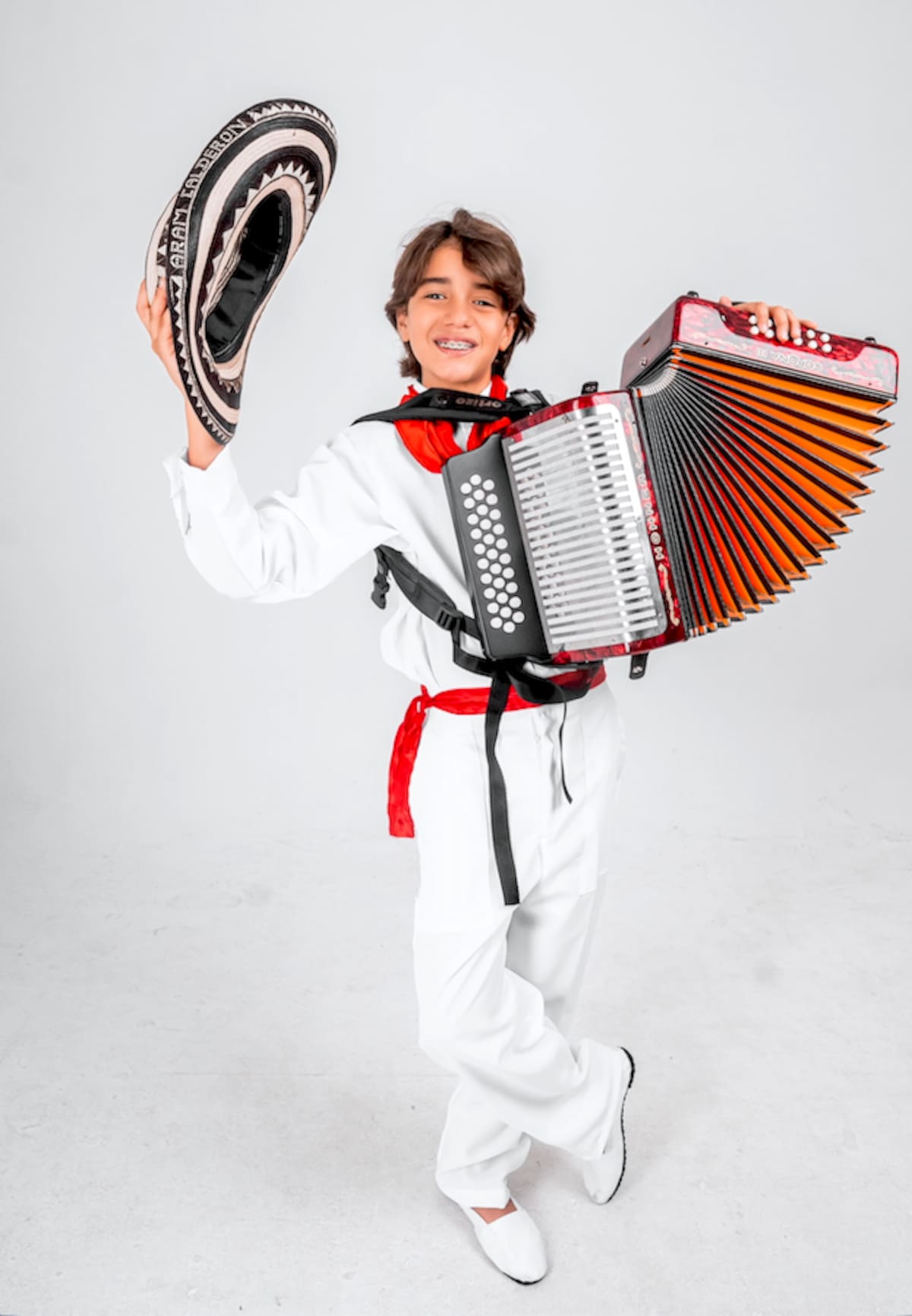 Aram Joel Calderón Díaz, es el rey momo infantil del Carnaval de La 44, que fue presentado oficialmente ante los medios de comunicación del país.// Cortesía Carnaval de La 44.