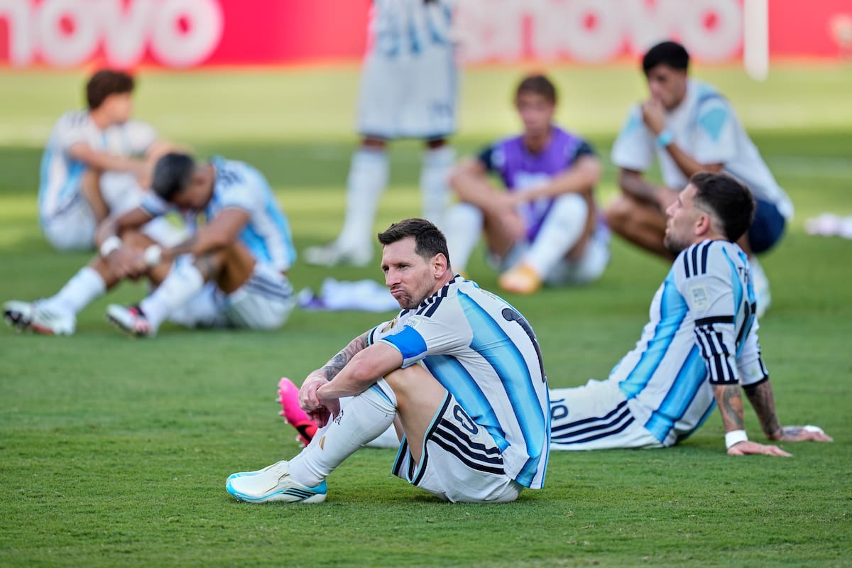 El video viral del piloto que engañó a pasajeros argentinos sobre el resultado del Mundial