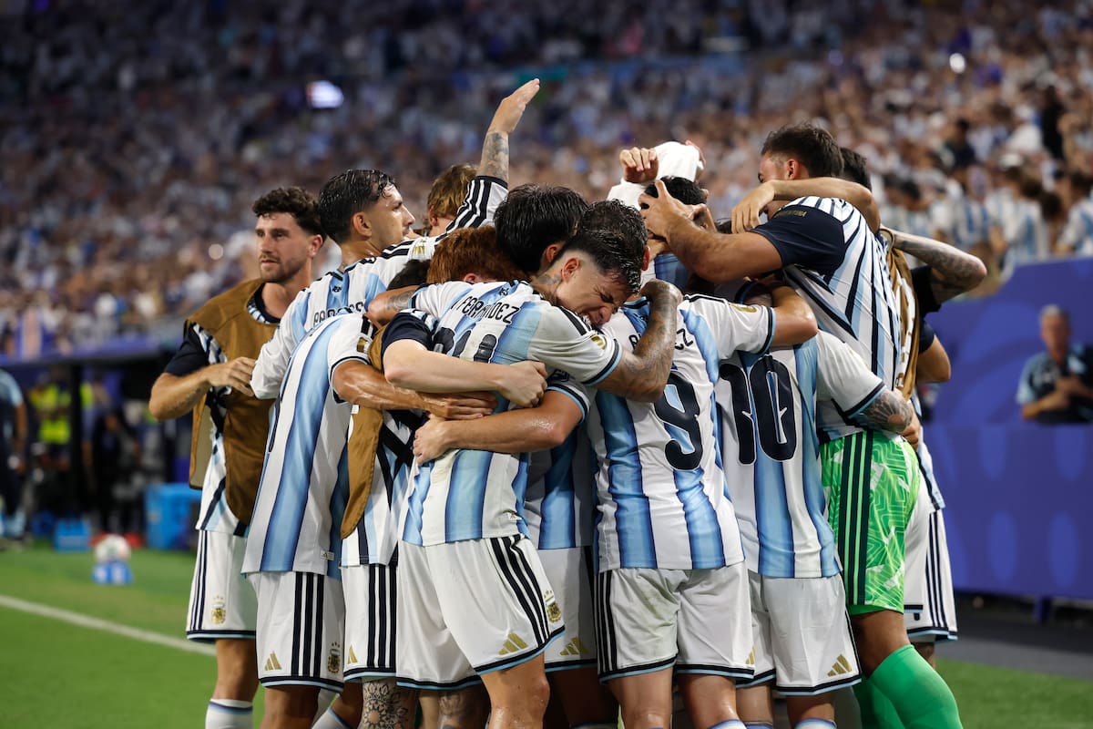 Argentina sufrió ante la histórica Cabo Verde para clasificar a octavos del Mundial