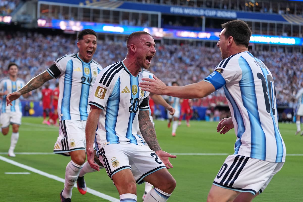 El argentino Alexis Mac Allister metió el gol de su combinado ante Suiza, tras un centro de Lionel Messi en los cuartos de final del Mundial. //Foto, AP: Abbie Parr