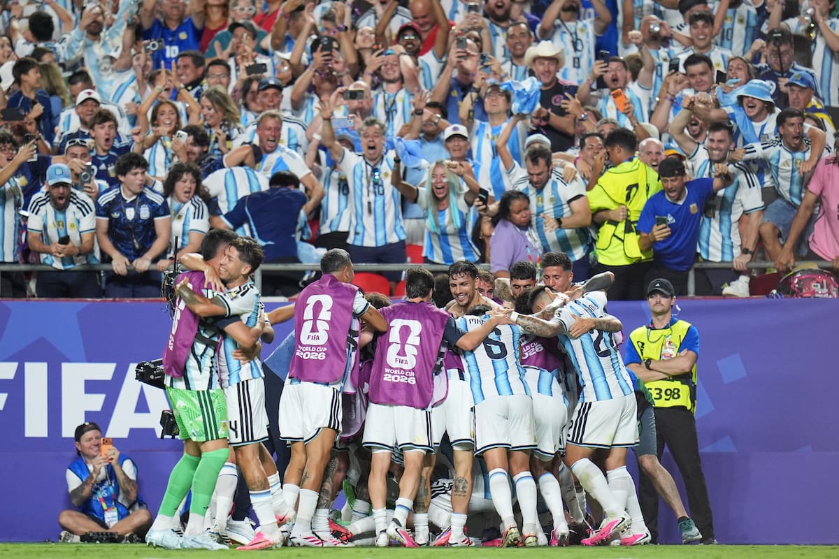 Argentina se mete en semifinales y sigue con la defensa del título en el Mundial
