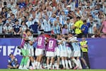 Argentina se mete en semifinales y sigue con la defensa al título en el Mundial
