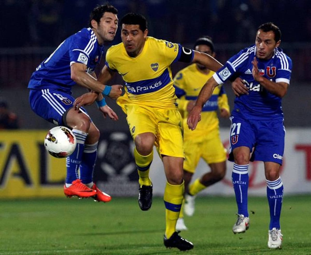 Juan Román Riquelme (centro) comandará el medio campo de Boca ante Corinthians, en el primer juego por el título de la Copa Libertadores. AFP