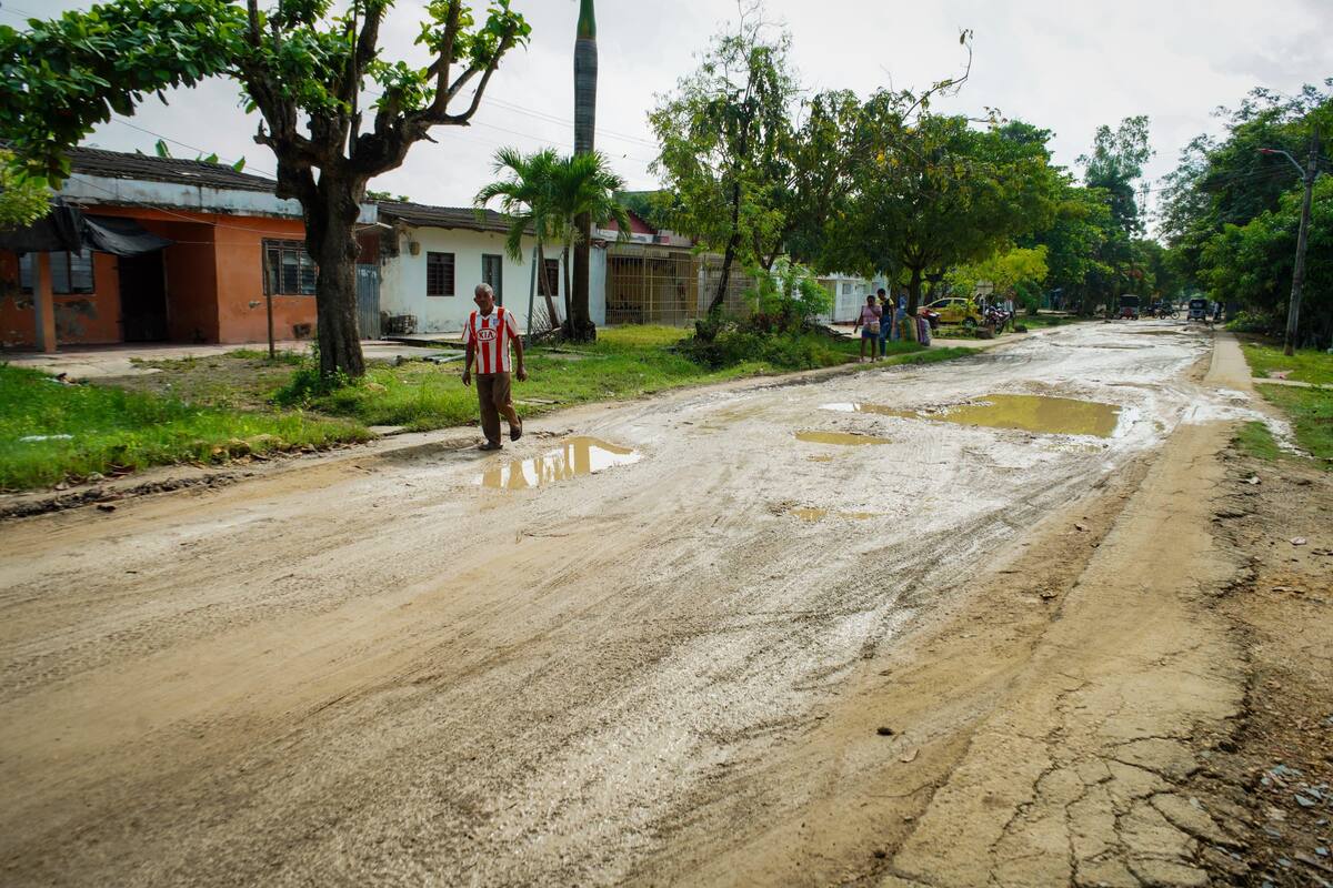 Yamil Arana anuncia pavimentación y alcantarillado en barrio de Arjona