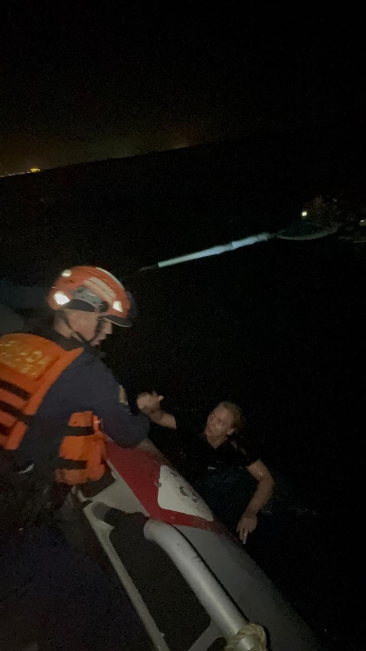 El velero, que había zarpado desde Panamá, se hundió luego de una presunta colisión con una motonave. //Foto Armada Nacional.