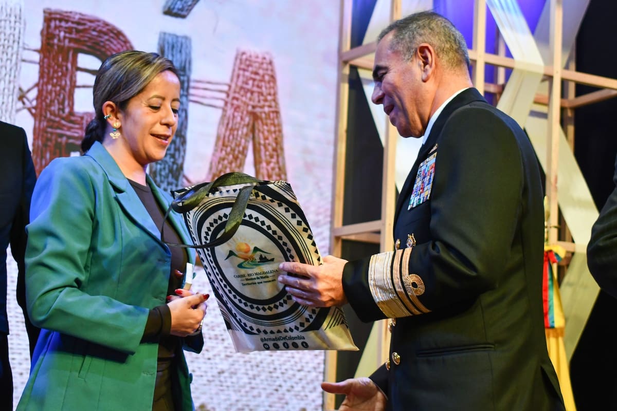 Armada de Colombia realizó el lanzamiento oficial del libro “El Retorno de la Esperanza: Estela de la Armada de Colombia en los Montes de María y el Magdalena Medio”. // Foto: Cortesía.