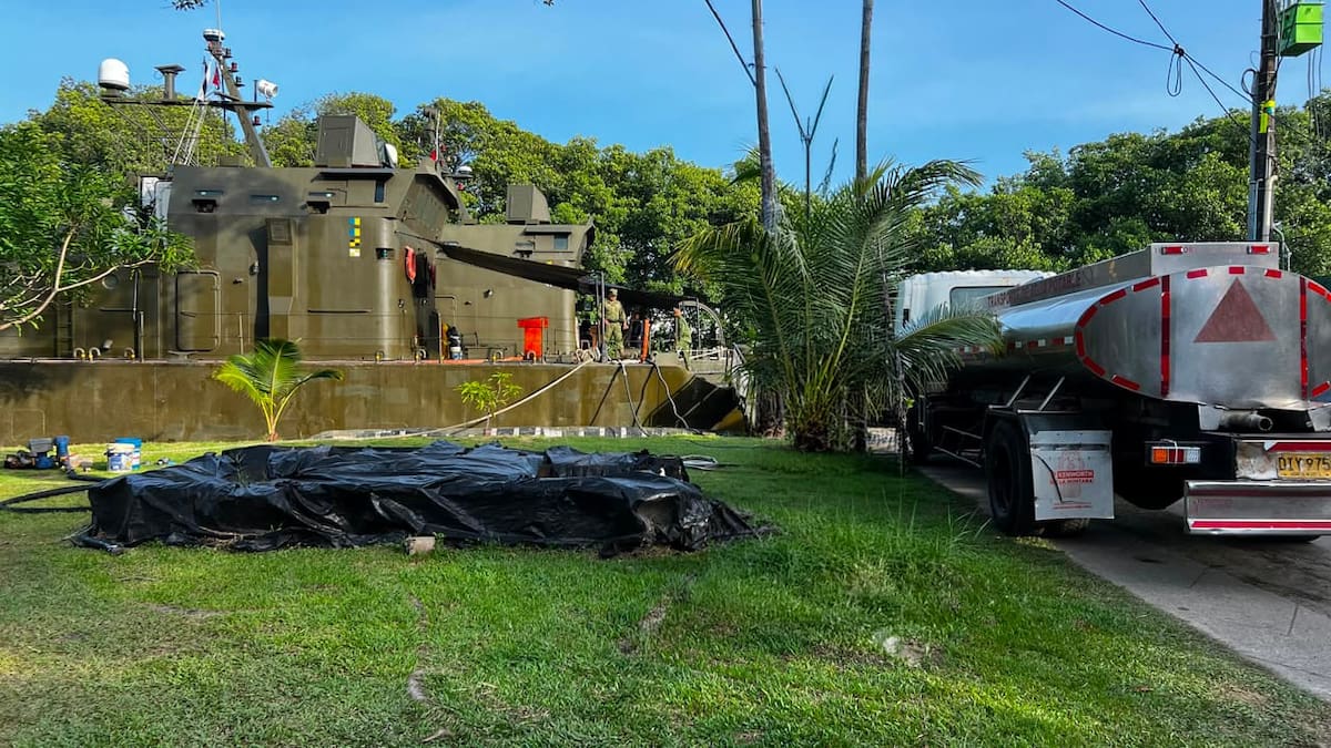 Buques fluviales de la Armada permanecen listos en Turbo, Antioquia, para apoyar el traslado de ayudas humanitarias hacia las zonas afectadas del Chocó. //FOTO: ARMADA NACIONAL.