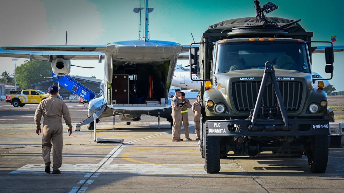 Un avión ATR de la Armada despegó desde Cartagena con 34 uniformados rumbo a Cali, para luego continuar hacia las zonas afectadas. // FOTO: ARMADA DE COLOMBIA.