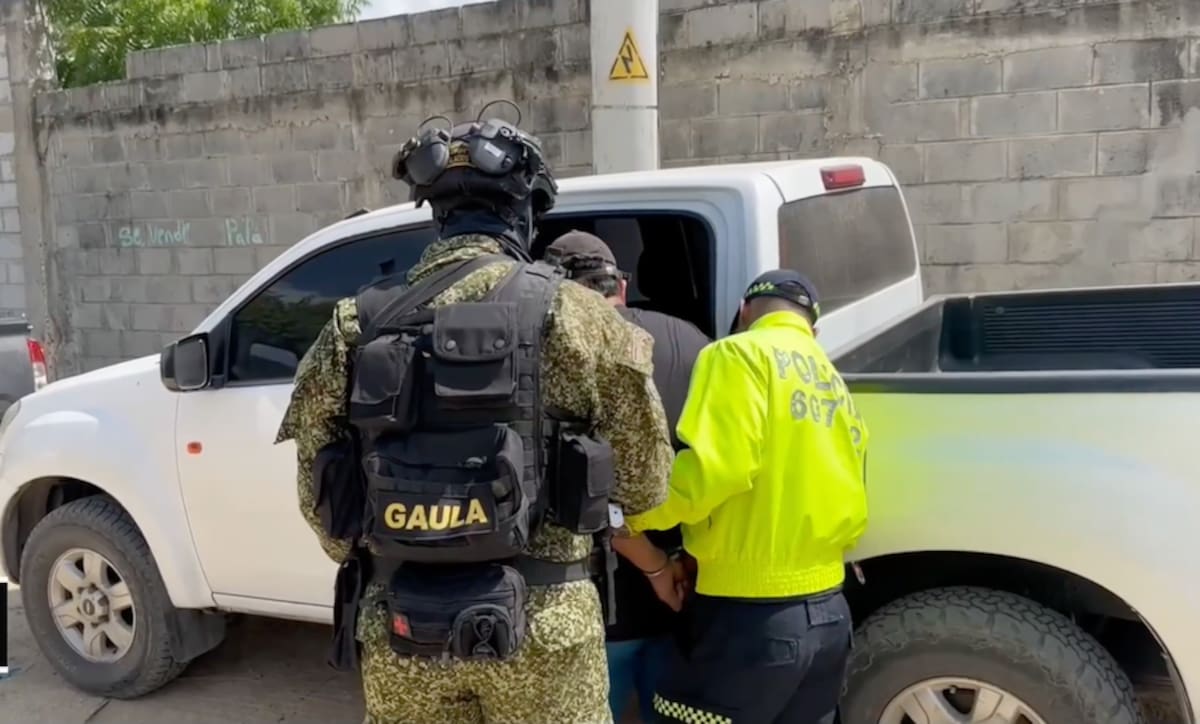 Durante el operativo realizado en el municipio de Galapa, Atlántico, fue detenida una persona que estaba a cargo de la vivienda donde se realizó el allanamiento.//Cortesía @ArmadaColombia.