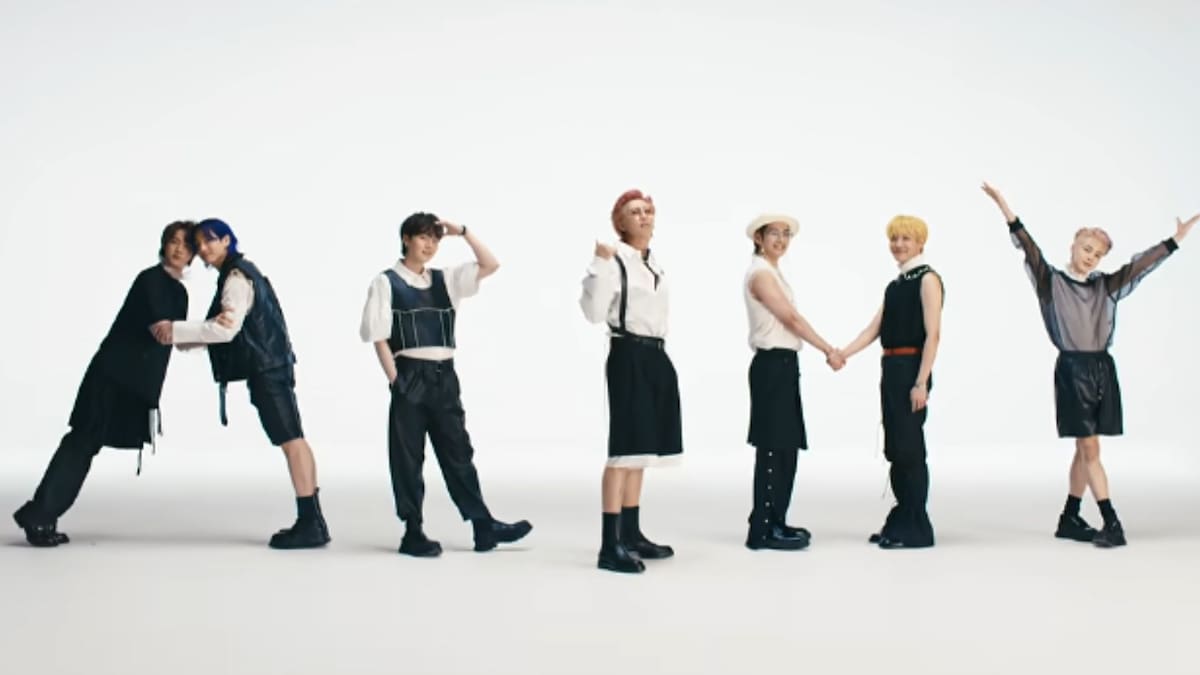 Los integrantes de BTS hcaiendo la palabra ARMY con sus cuerpos en Butter. // Captura de video