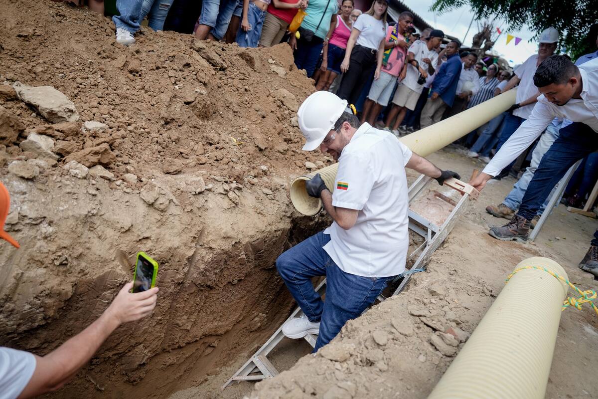 El gobernador de Bolívar, Yamil Arana, estuvo presente durante el inicio de la obra. // Cortesía