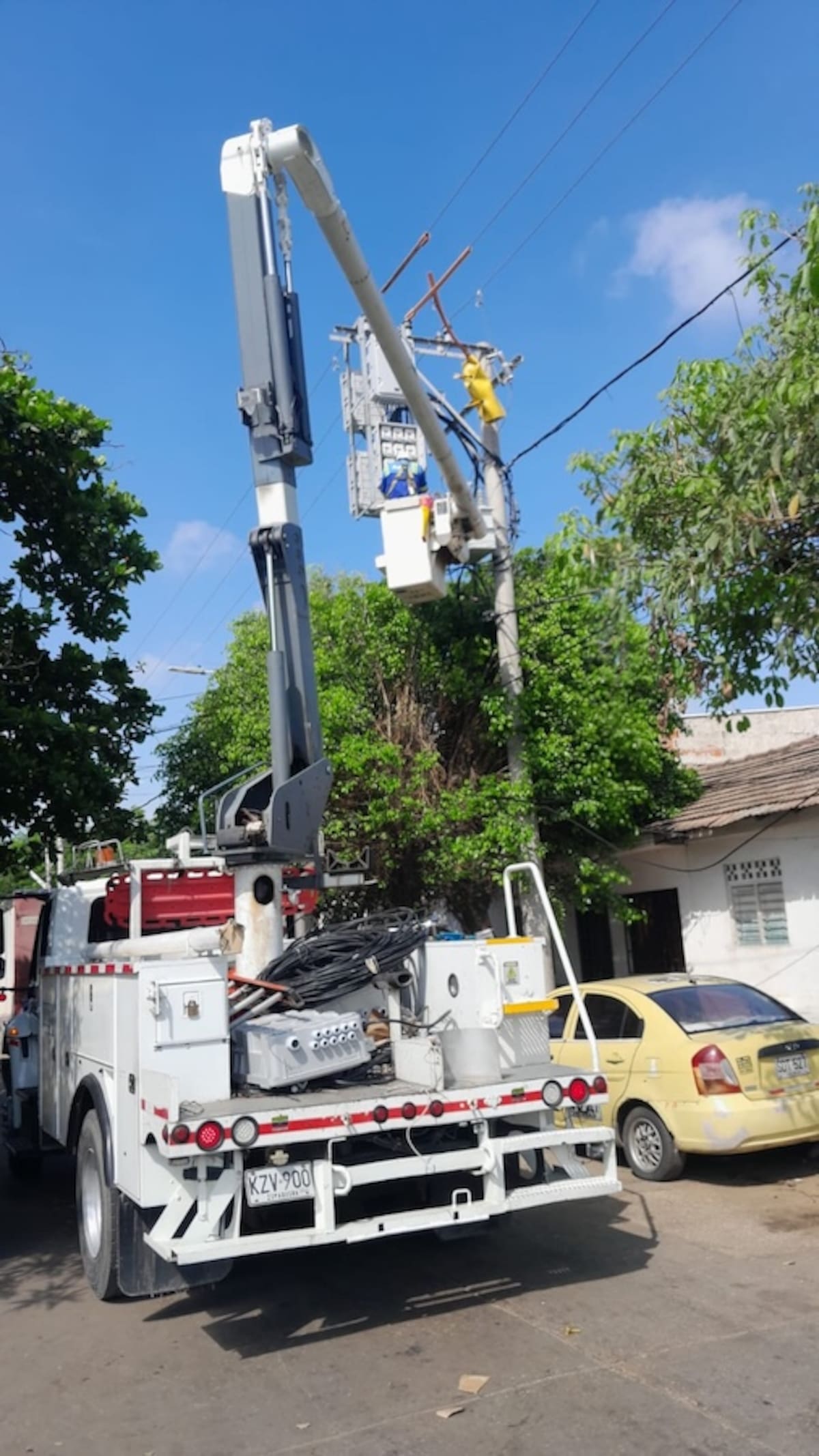 La empresa Air-e Intervenida anunció que algunos sectores de Barranquilla estarán sin luz este domingo 25 de mayo por trabajos en la red eléctrica en la vía Cordialidad.//Cortesía.