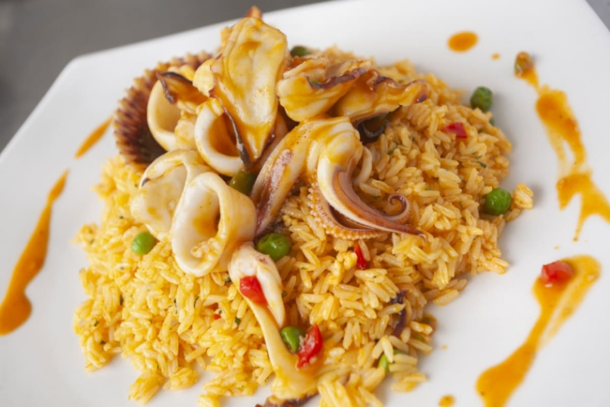 Este plato también forma parte de la comida tradicional del pacifico y es a base de mariscos extraídos de las costas que bañan a esta región // Procolombia.