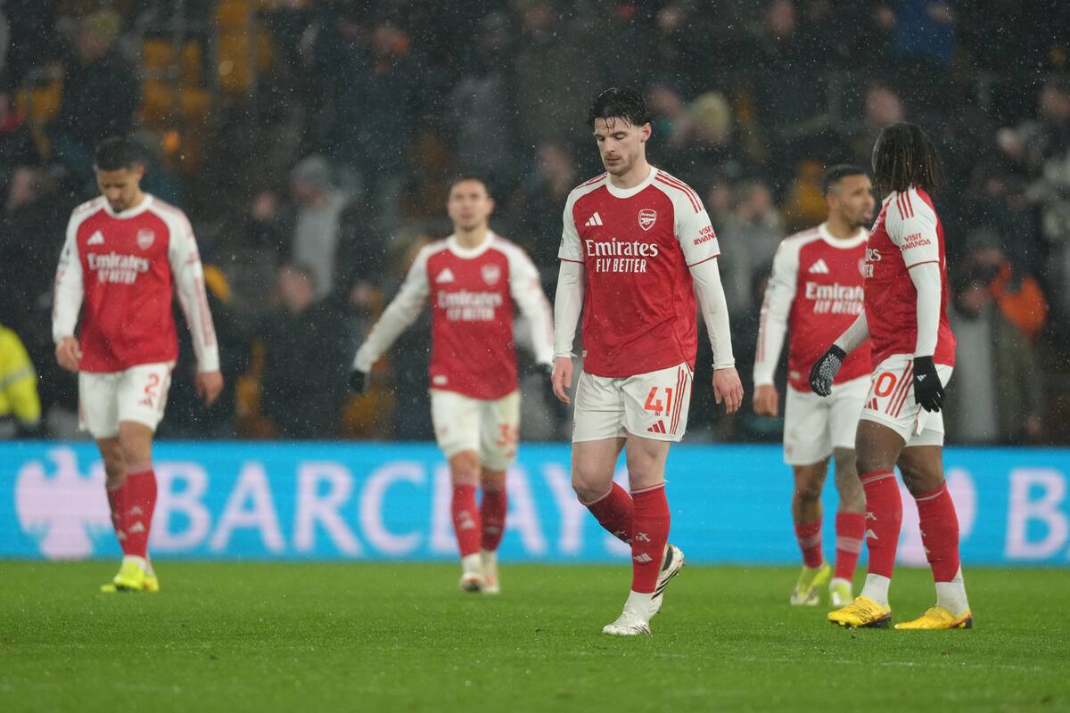 Arsenal se metió en un lío en la Premier League: Manchester City lo acecha