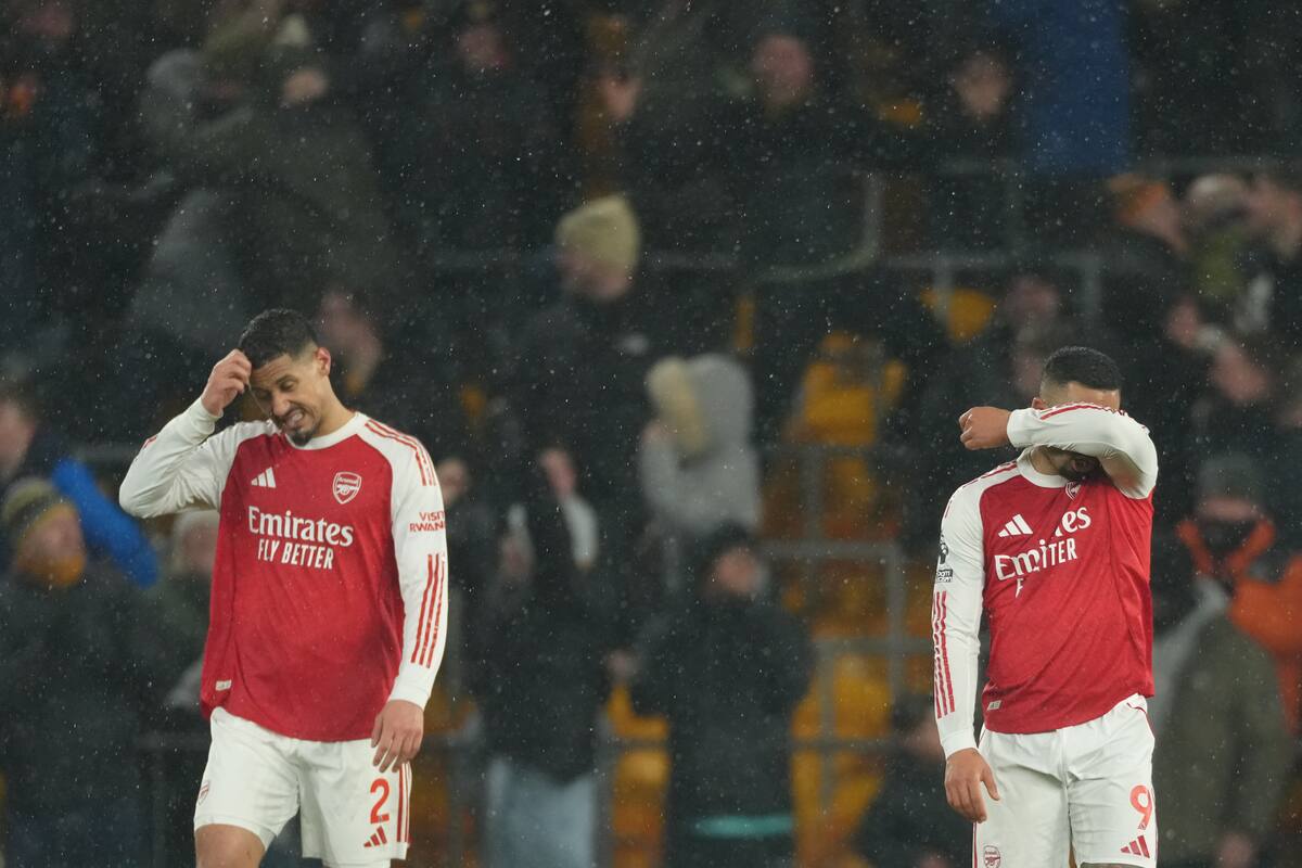 Arsenal cedió puntos en la Premier League y peligra, otra vez, su campeonato. //Foto, AP: Dave Shopland