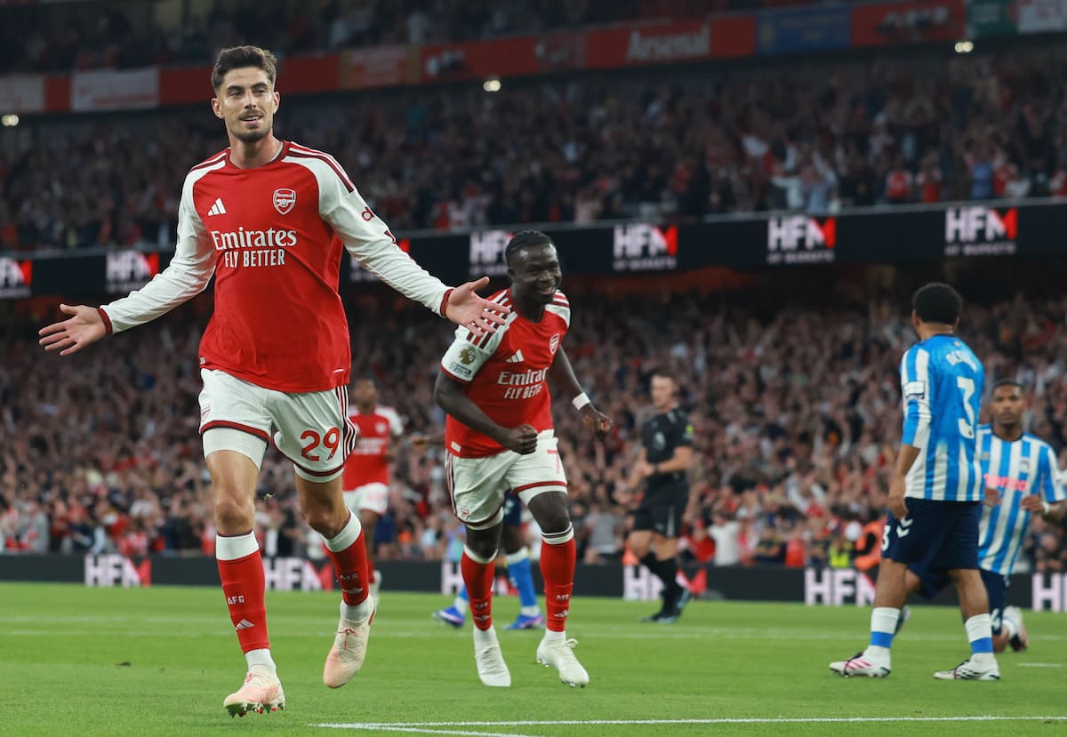 Kai Havertz, del Arsenal (izq.), celebra tras marcar el gol del 1-0 durante el partido de la Premier League entre el Arsenal FC y el Coventry City FC. //Foto, EFE: NEIL HALL