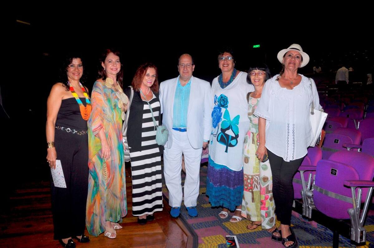 Muriel de Nieto, Araceli Morales, Angela Vanegas, Marcelo Dalmazzo, Marcela Nossa, Alma Juliana Balluelos e Isabela Cobilla.