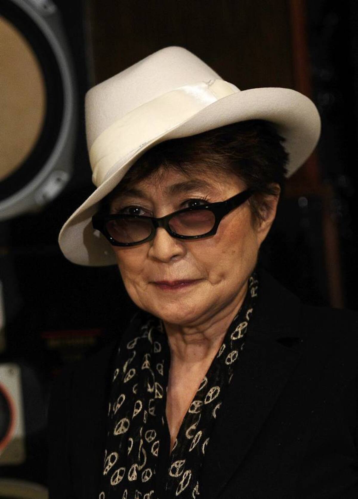 Yoko Ono entrega en EEUU su premio para la paz "LennonOno" a las Pussy Riot. AFP