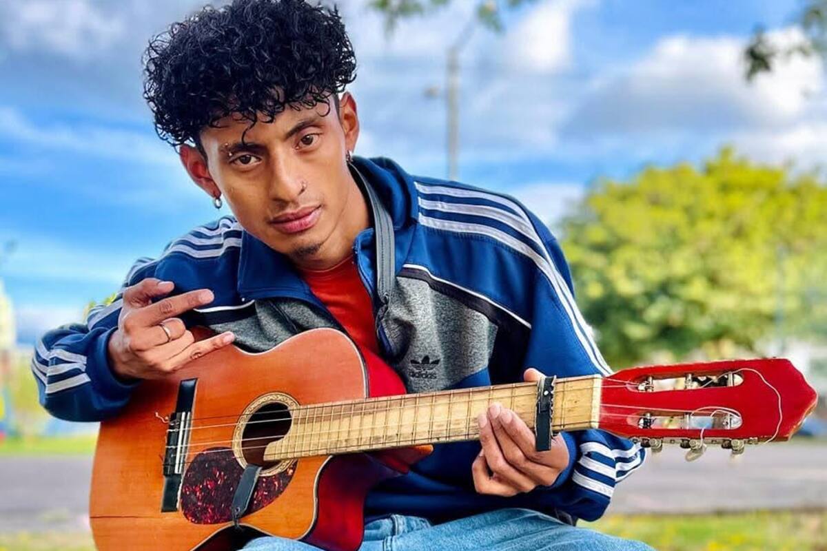 En video: Joven artista revela cuánto gana cantando en la calle y se hace viral