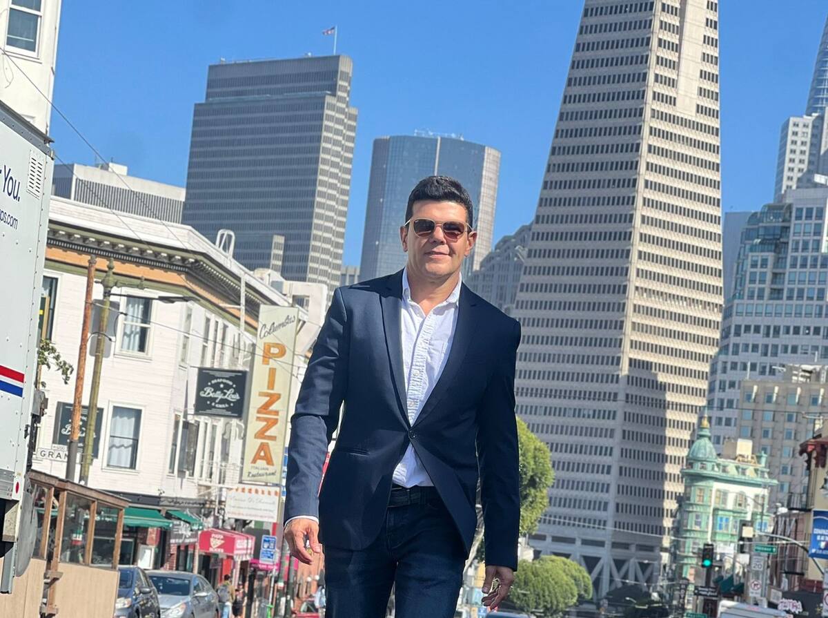 Carlos Bohórquez en gira promocional por San Francisco (California).