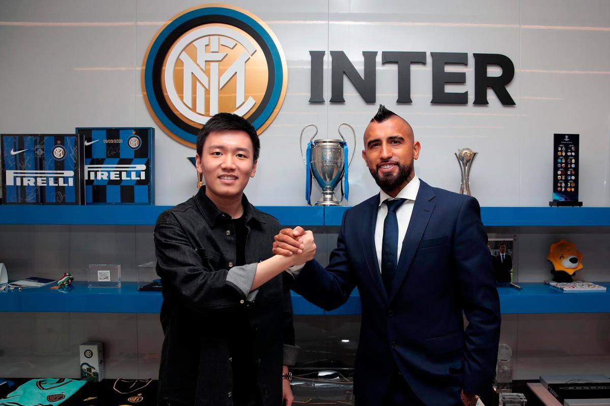 Arturo Vidal completa su traspaso al Inter desde el Barcelona