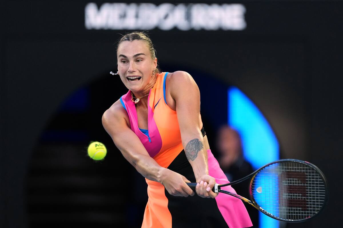 Aryna Sabalenka inició con pie derecho su camino en el Abierto de Australia. //Foto, AP: Dita Alangkara