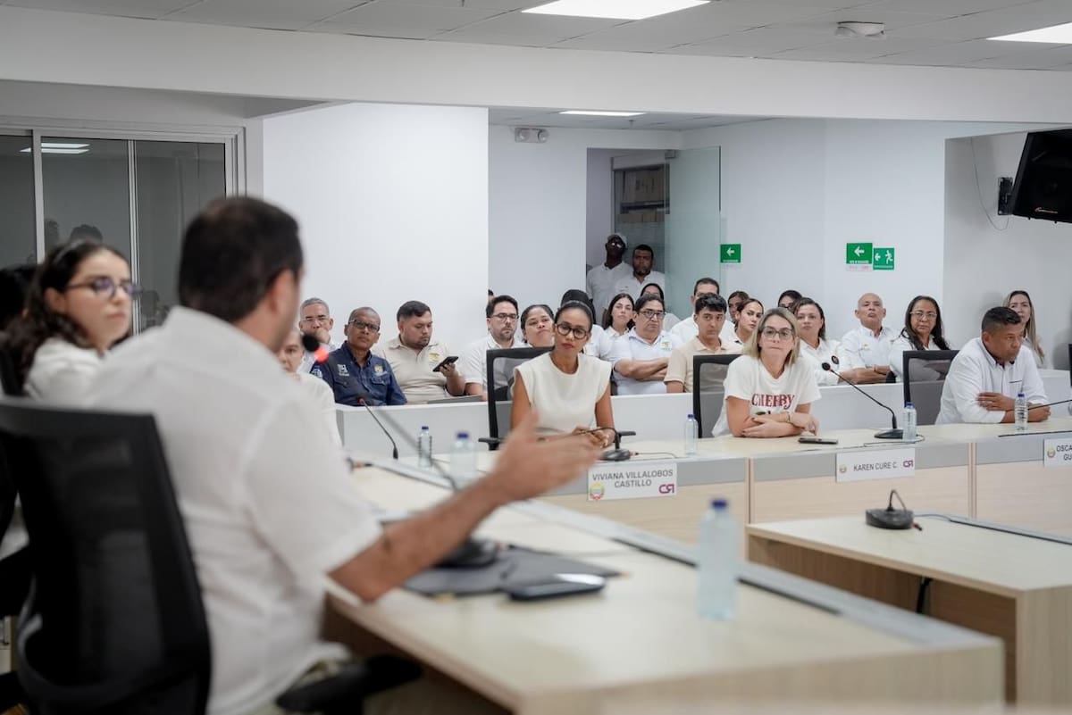 El gobernador de Bolívar, Yamil Arana Padauí, fue enfaticó en la necesidad de fortalecer la relación entre el Gobierno departamental y la Asamblea. // Foto: Cortesía - Gobernación de Bolívar.