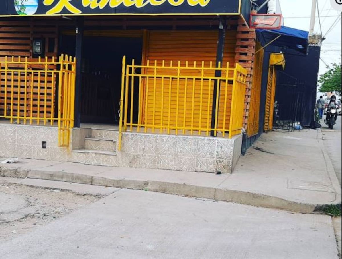 Asesinan a hombre frente a un establecimiento en Rafael García Herreros.