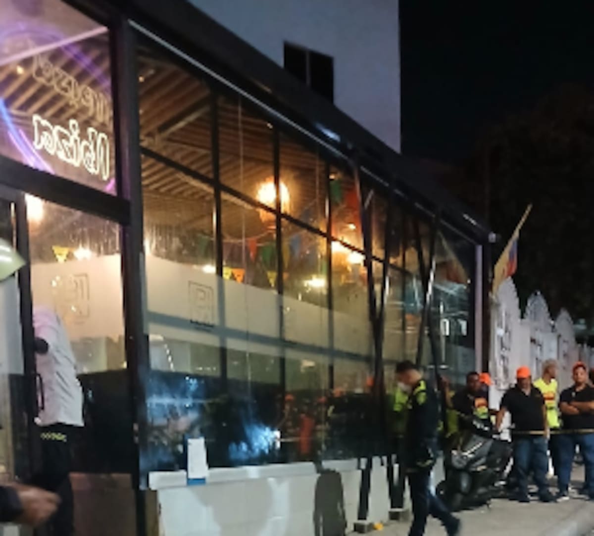 La víctima, Alexander Altamar, estaba en la terraza de una discoteca, en Blas de Lezo, cuando un sicario le disparó a quemarropa y sin mediar palabras.