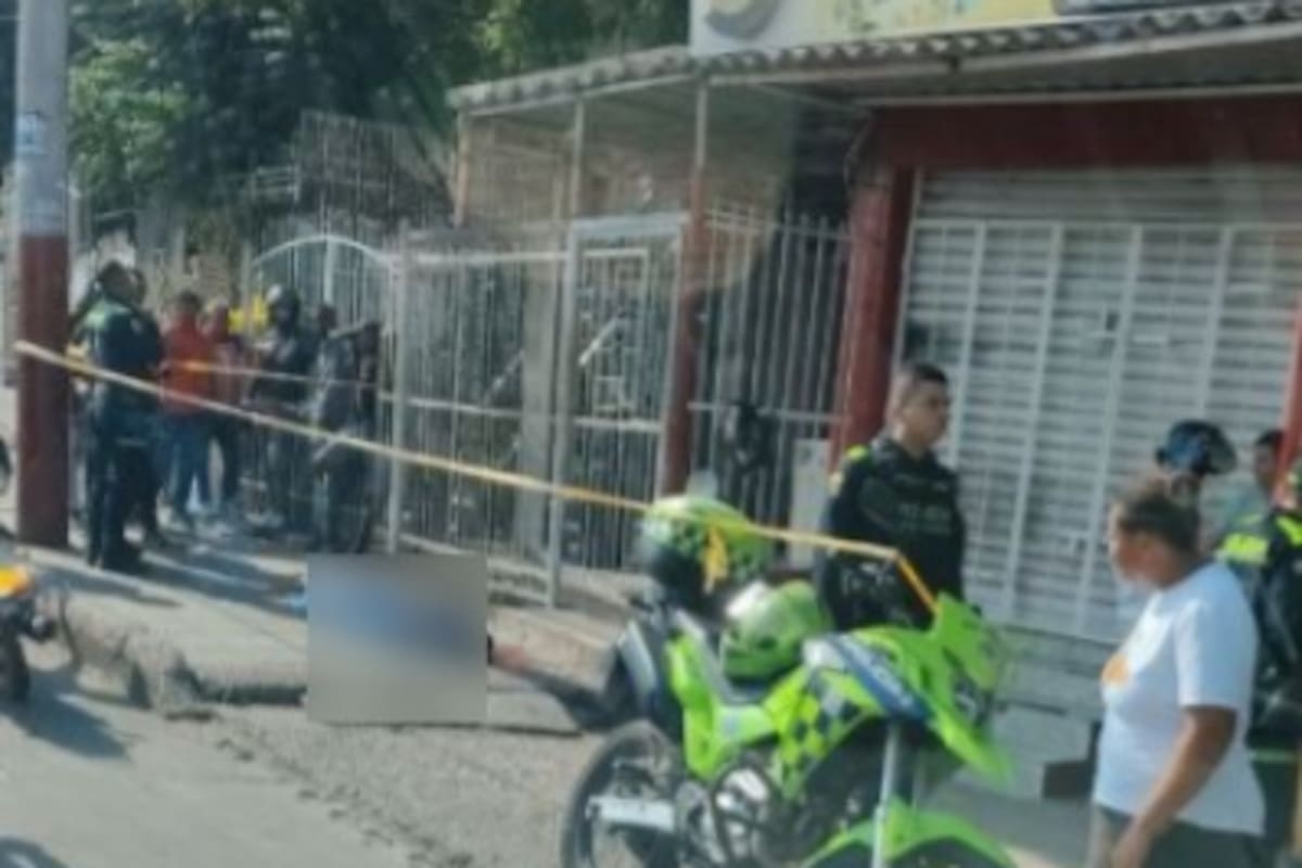 Ataque a bala en la bomba El Gallo dejó un hombre muerto en plena calle