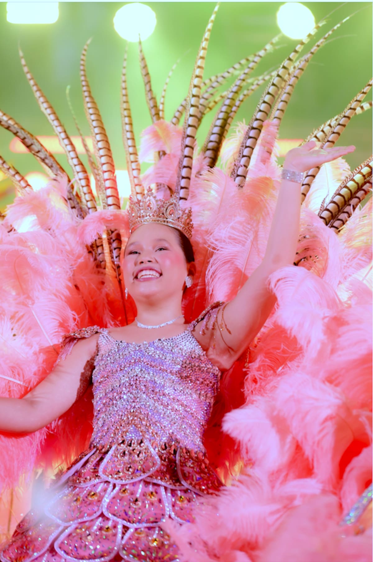 Ashley Sofía Gómez Reina Infantil del Carnaval de la 44, lució el vestido Florecer de alba, un diseño del creador Jean Robechi..//Cortesía Carnaval de la 44.