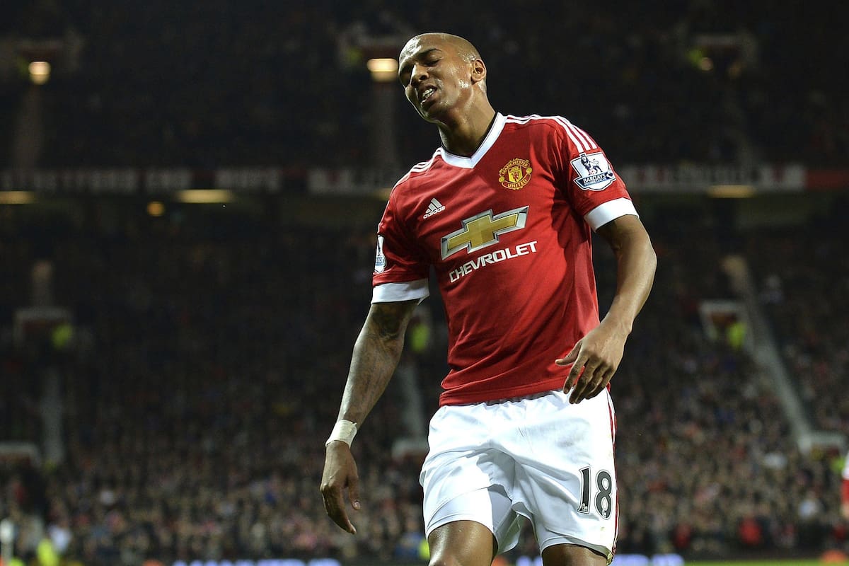 El último viaje de Ashley Young llega a su fin, tiene 40 años