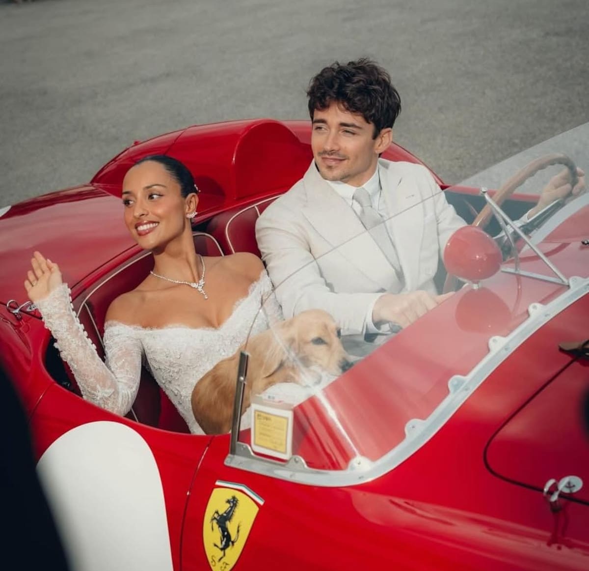 Así fue la boda del piloto de F1 y la modelo. // IG @Charleslecler