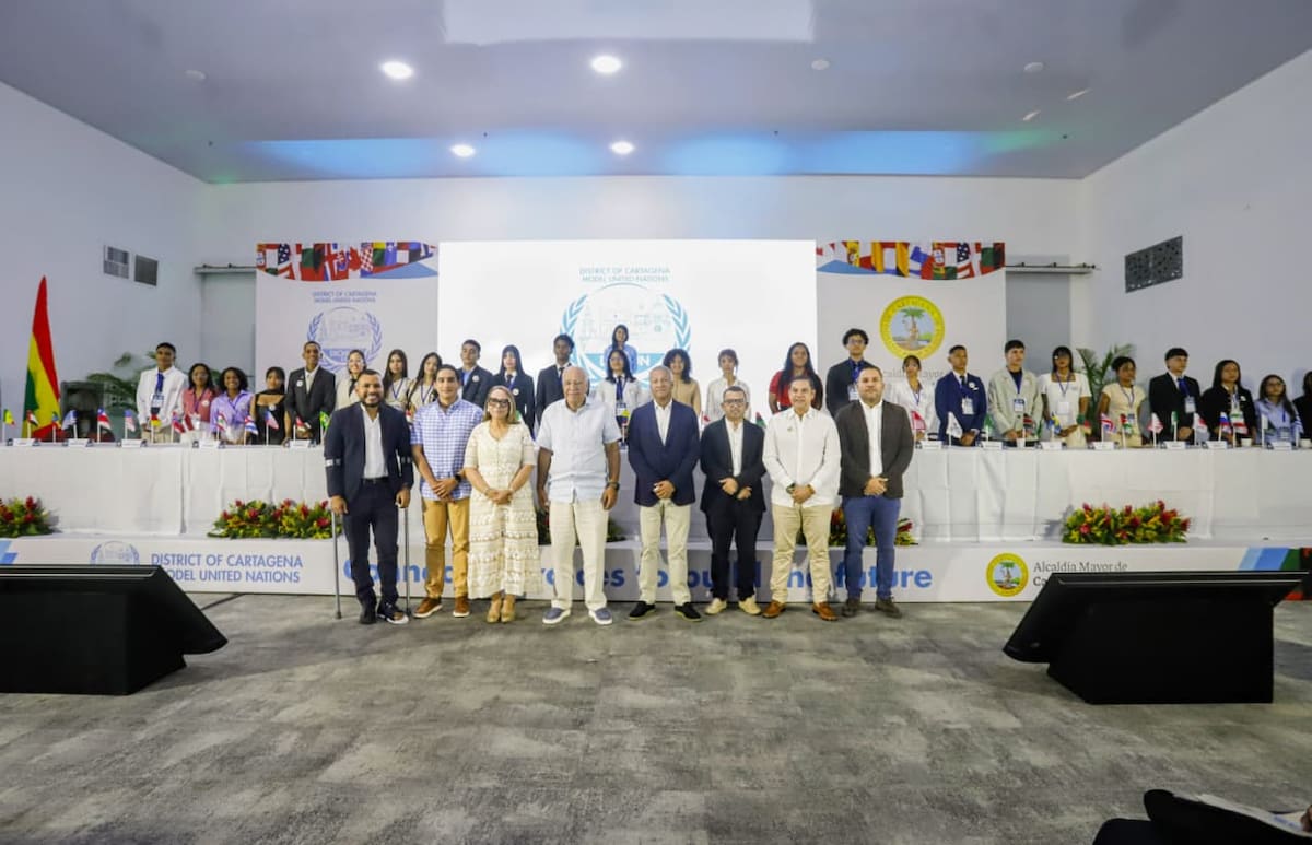 Así jóvenes de Cartagena asumen roles diplomáticos en el DICMUN 2026. // Foto: cortesía - Alcaldía de Cartagena