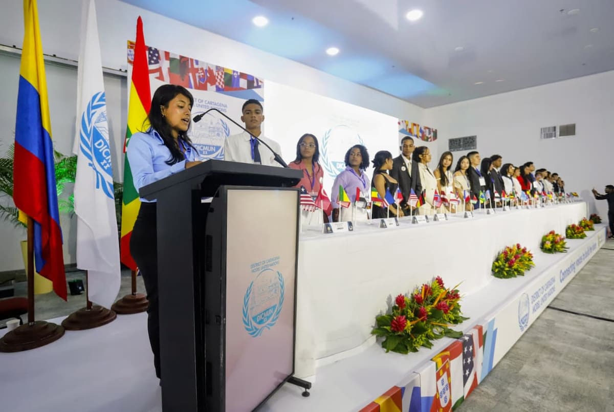Así jóvenes de Cartagena asumen roles diplomáticos en el DICMUN 2026. // Foto: cortesía - Alcaldía de Cartagena