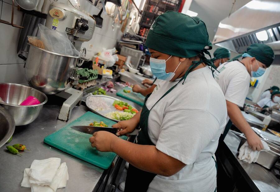 Así puedes estudiar cocina gratis en la Etcar: cupos y requisitos