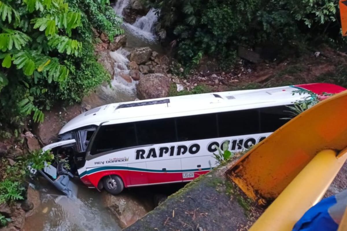 Bus de Rápido Ochoa sufre terrible accidente: hay 3 muertos