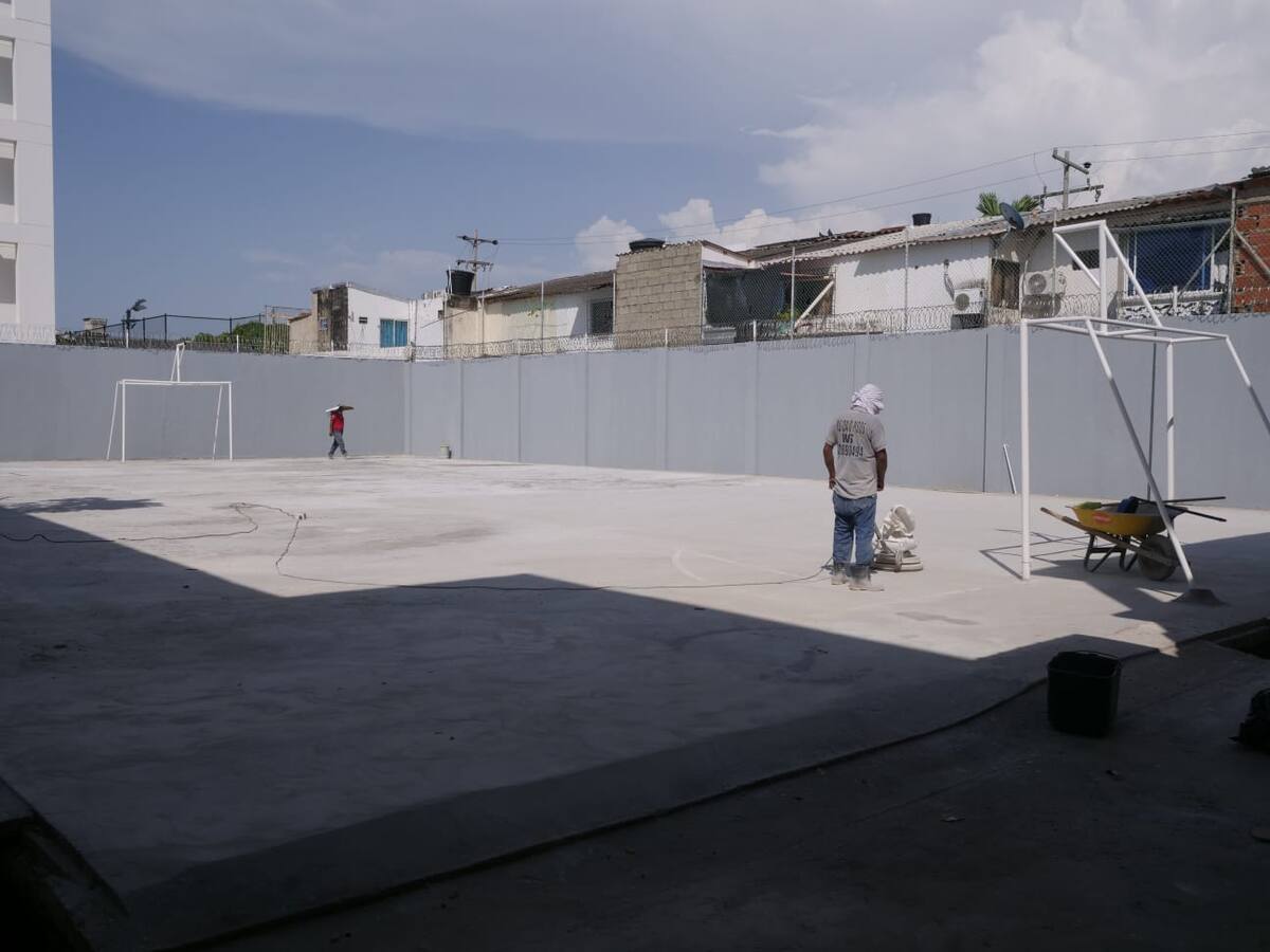 Así se transforma el colegio público Santa María, en el barrio 7 de Agosto. // Foto: cortesía - Distrito