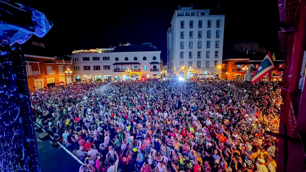 Así se vive Bolívar 1600 en la Plaza de la Aduana. // Foto: cortesía