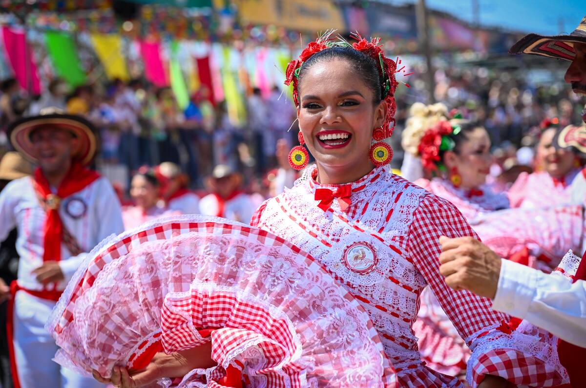 Así se vivió la Batalla de Flores en Barranquilla. // cortesía: El Heraldo