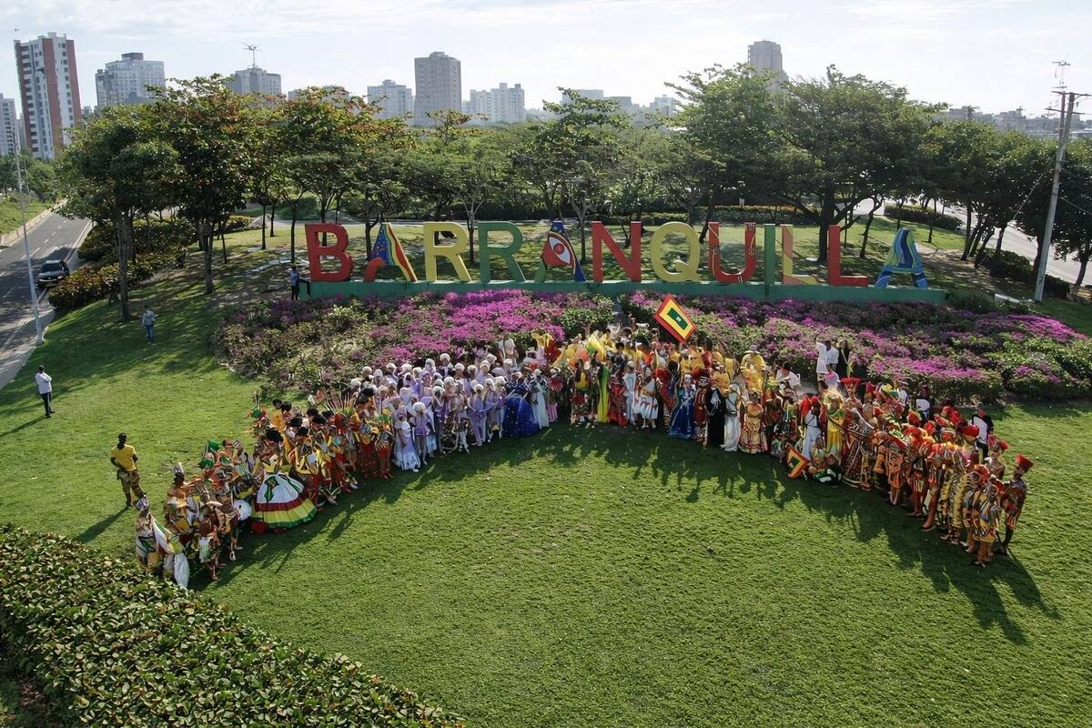 Así se vivió la Batalla de Flores en Barranquilla. // cortesía: IPCC