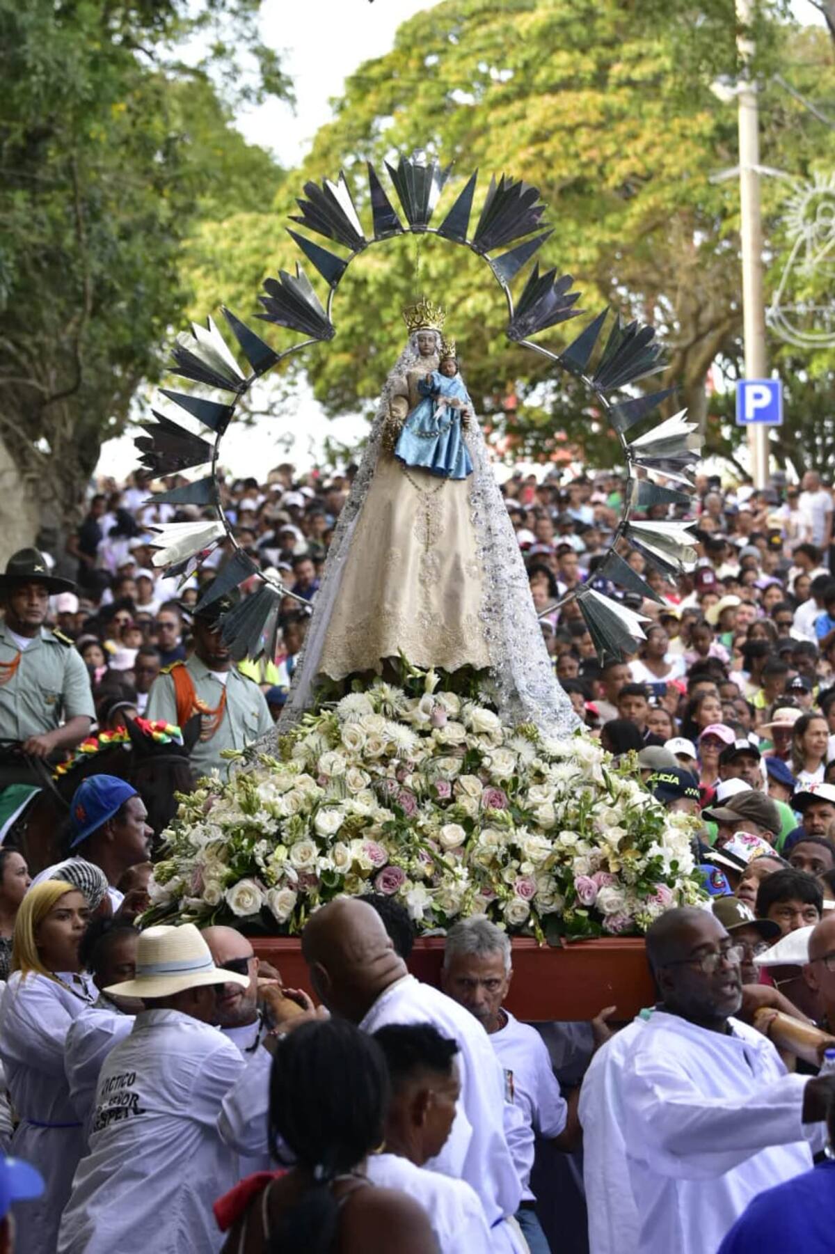 Así se vivió la procesión de la Virgen de la Candelaria.// Foto: Javier García - El Universal