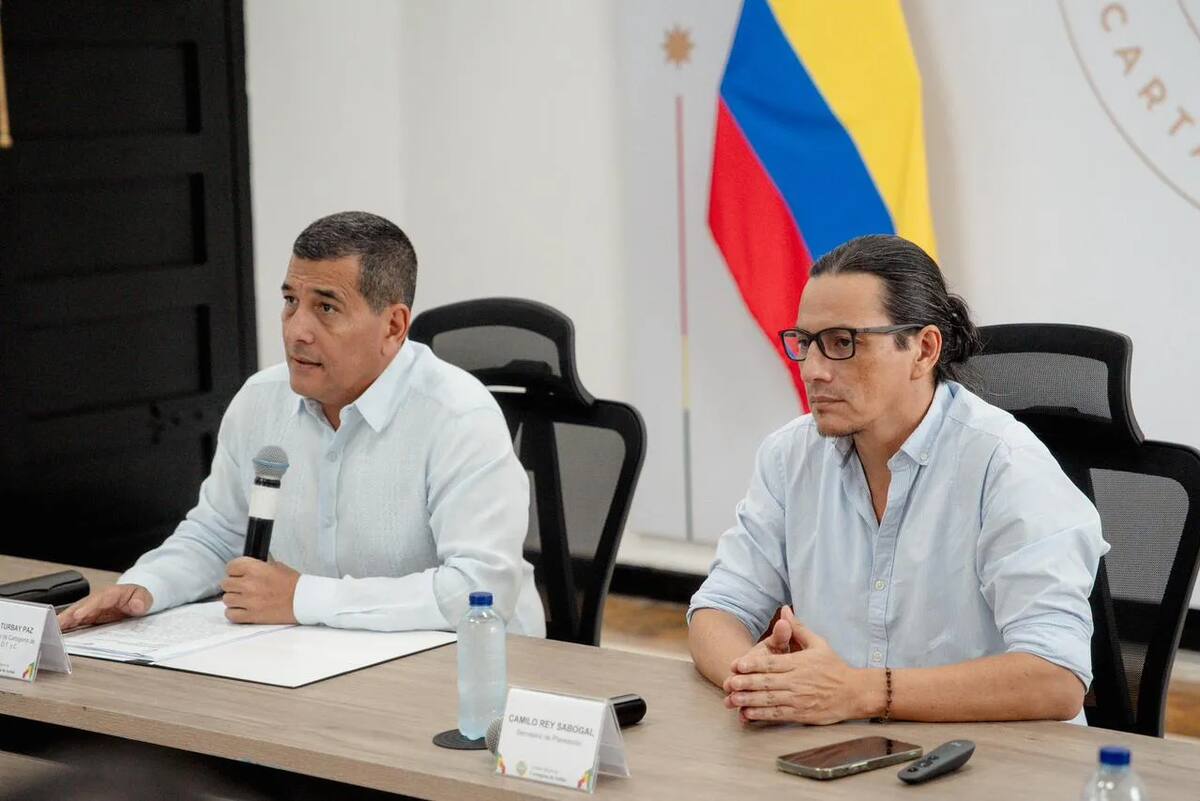 El alcalde de Cartagena, Dumek Turbay; y el secretario de Planeación, Camilo Rey en sesión del Conpes. // Alcaldía de Cartagena