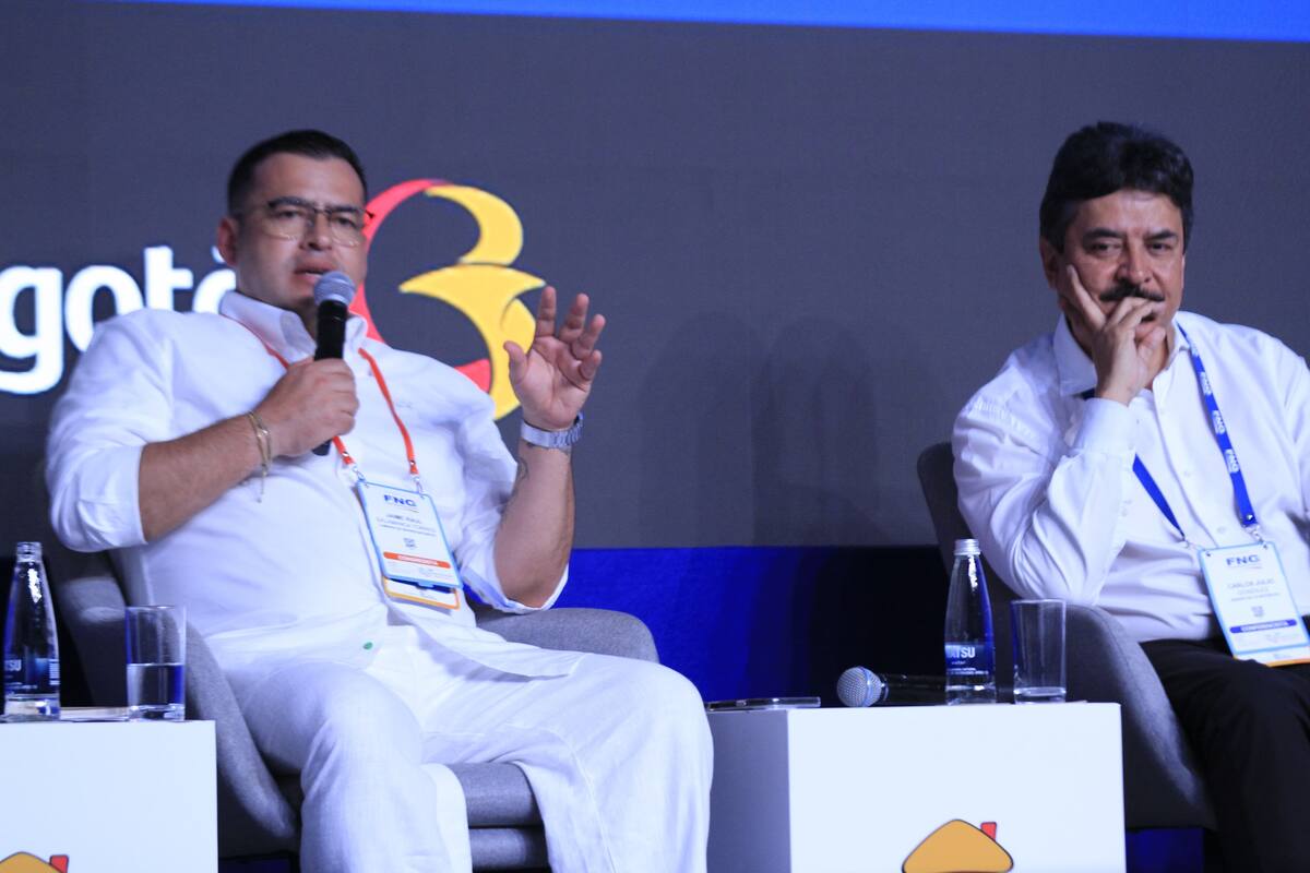 El presidente de la Cámara de Representante, Jaime Raúl Salamanca; Carlos Julio Gonzales, senador del Cambio Radical, tambien estuvieron en el panel: "La voz del Congreso". // Foto: Oscar Diaz.