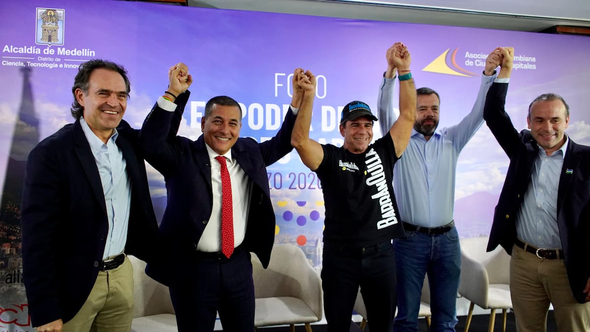Federico Gutiérrez, alcalde de Medellín; Dumek Turbay Paz, alcalde de Cartagena; Alex Char, alcalde de Barranquilla; Carlos Fernando Galán, alcalde de Bogotá; Alejandro Eder, alcalde de Cali; estuvieron en la Asamblea General de Asocapitales, con el fin de generar articulación política, técnica e institucional de las ciudades capitales de Colombia. // Foto: Cortesía - Alcaldía de Cartagena