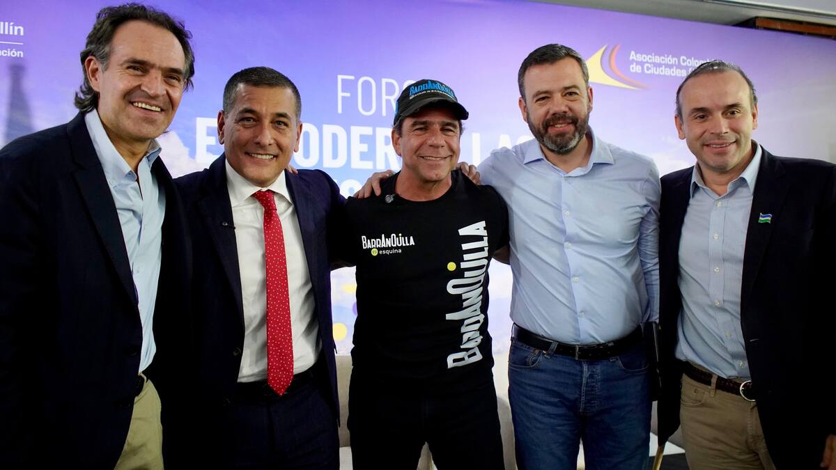 Federico Gutiérrez, alcalde de Medellín; Dumek Turbay Paz, alcalde de Cartagena; Alex Char, alcalde de Barranquilla; Carlos Fernando Galán, alcalde de Bogotá; Alejandro Eder, alcalde de Cali; estuvieron en la Asamblea General de Asocapitales. // Foto: Cortesía - Alcaldía de Cartagena.