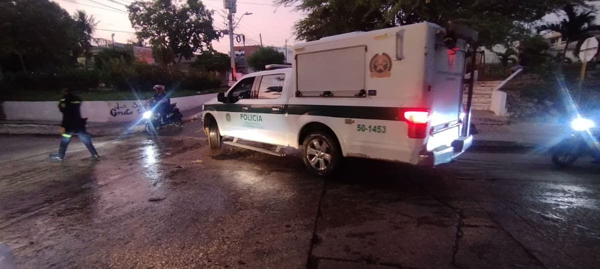 Autoridades realizaron los actos urgentes e iniciaron las investigaciones tras el ataque armado registrado en el sur de Cartagena. // FOTO: EL UNIVERSAL- ÓSCAR DÍAZ.