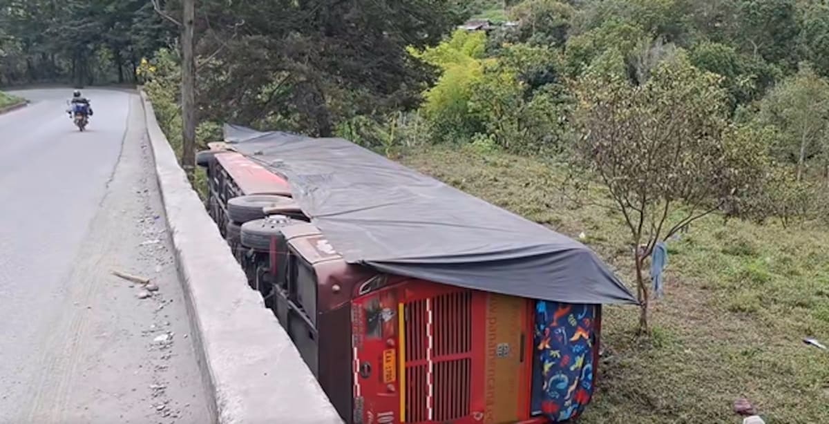 Ataque armado a bus en la vía Panamericana dejó cinco muertos y más de 60 heridos.