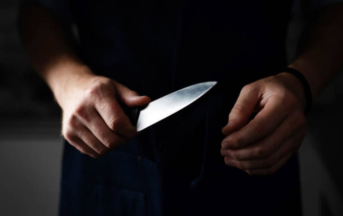 Un hombre con un puñal. Getty Images / VANGUARDIA